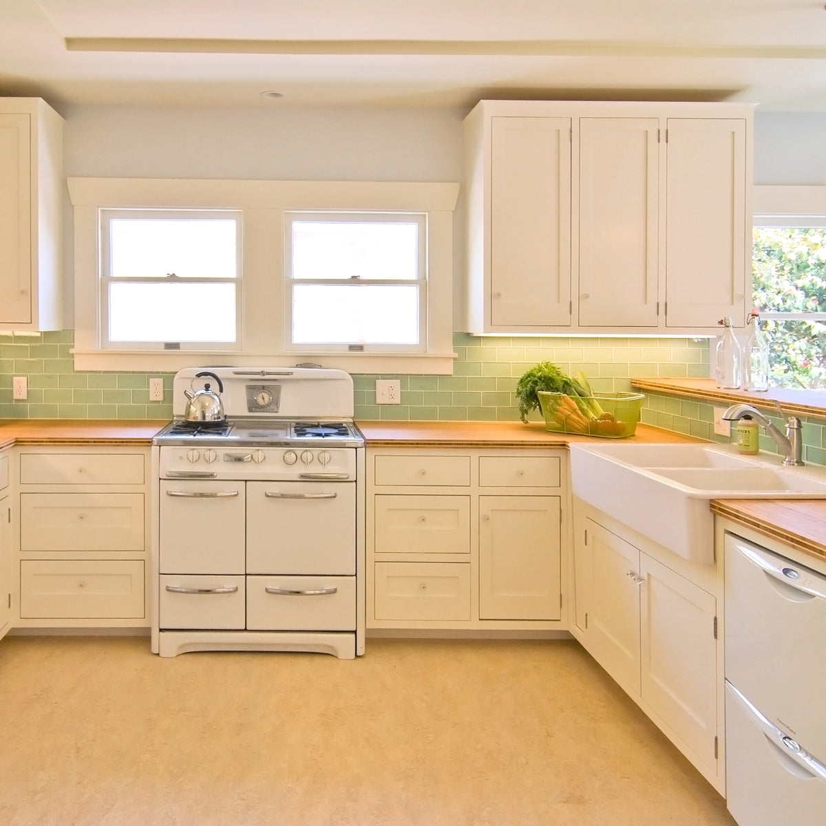 Modwalls subway tile installation photo gallery. Ceramic, glass and porcelain tile for backsplashes, kitchens, bathrooms, showers & feature areas. Colors include green, blue, yellow, orange, red, pink, purple, lavender, teal, gray, black and white tile.