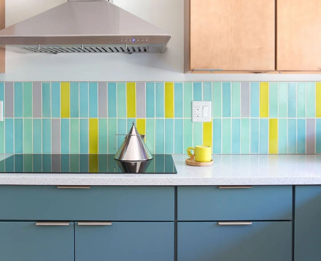 Kitchen and backsplash tile installation photo gallery. Ceramic, glass and porcelain tile for backsplashes, kitchens, bathrooms, showers & feature areas. Colors include green, blue, yellow, orange, red, pink, purple, lavender, teal, gray, black and white tile.  