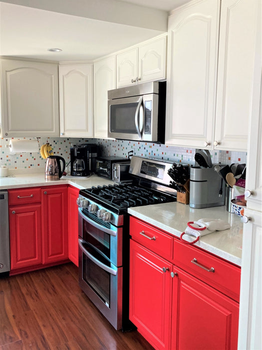 Brio Glass Mosaic tile in our popular atomic blend is a perfect economical backsplash for this funky kitchen with red cabinets. This tile is great for kitchens, backsplashes, bathrooms, pools & floors